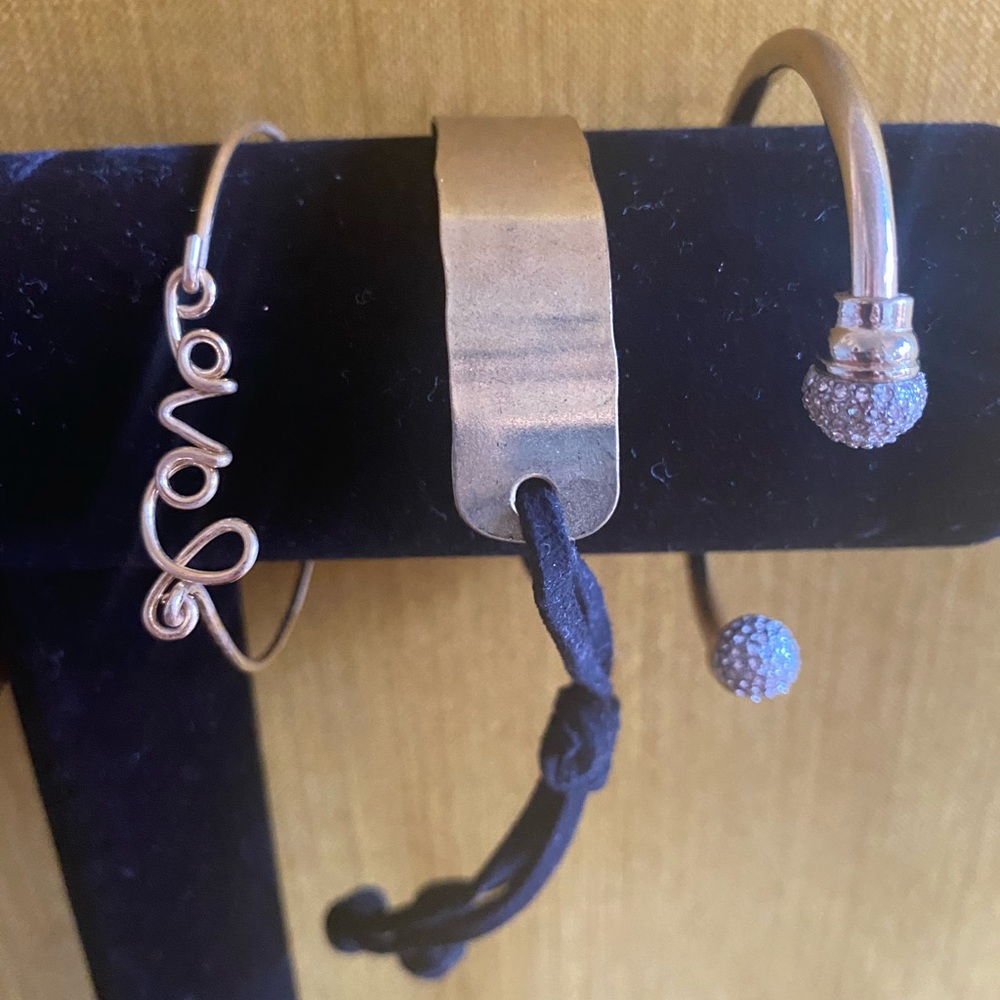 Bracelets - Picture 4 of 4